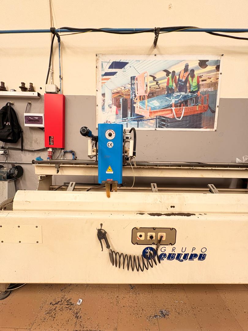Machine mécanisation de serrrures